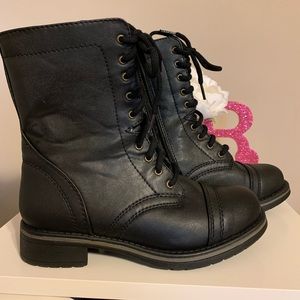 Combat boots